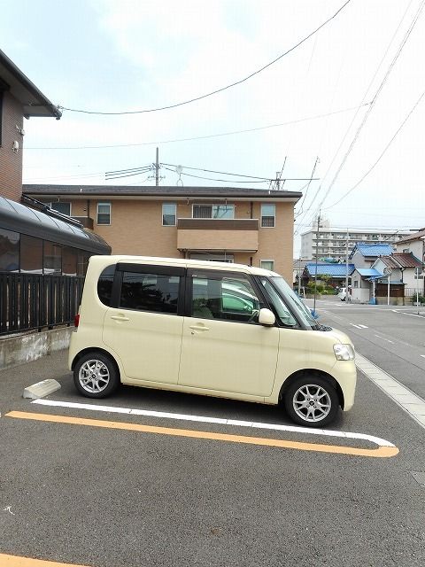 【アンセスター桜の駐車場】