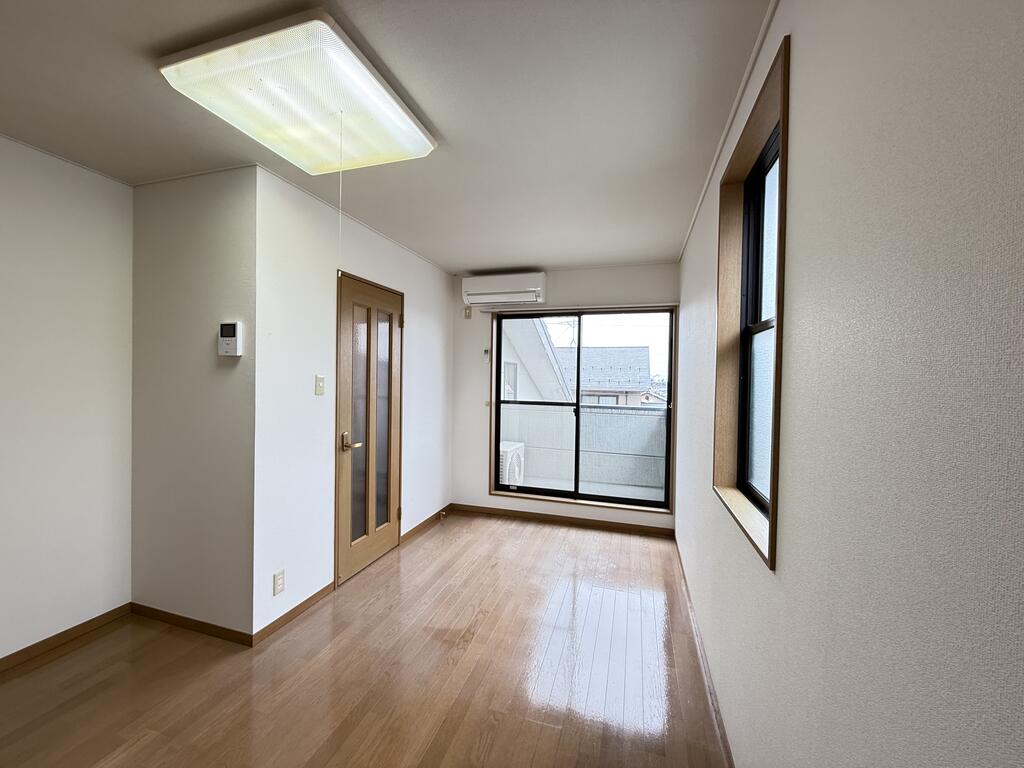 居室・リビング　広々8帖