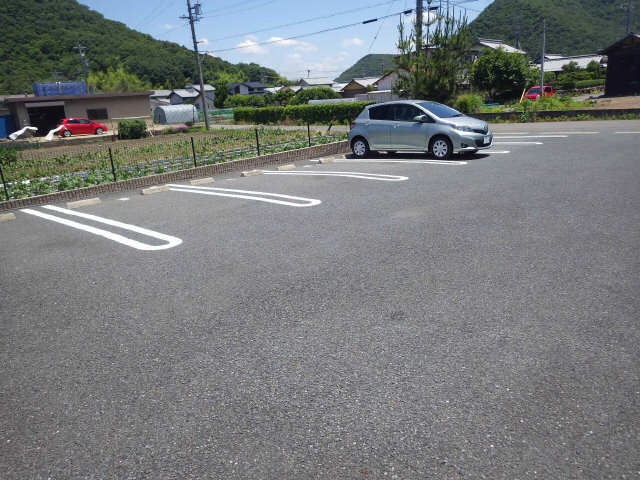 【フルハウス夢の森の駐車場】