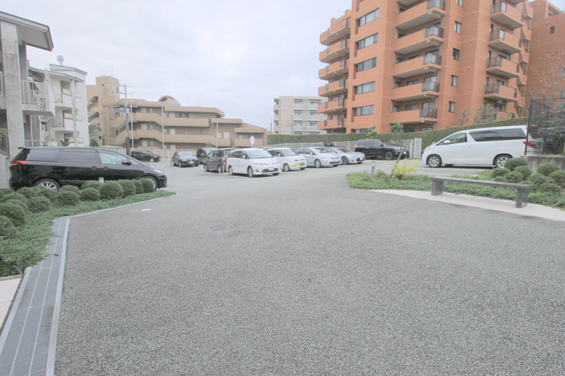 【豊中市緑丘のマンションの駐車場】