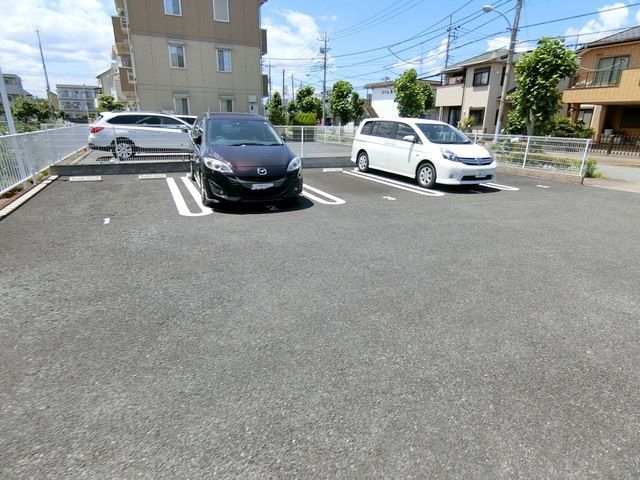 【ソラーレスの駐車場】