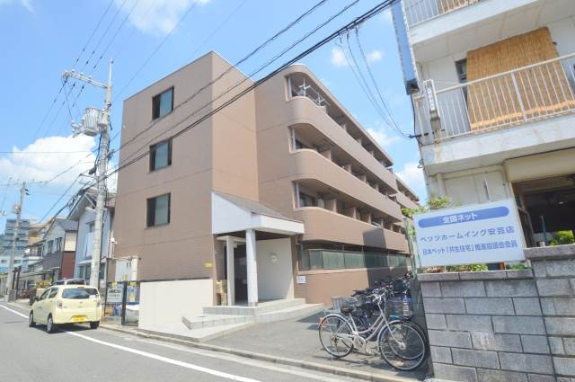 安芸郡海田町昭和中町のマンションの建物外観