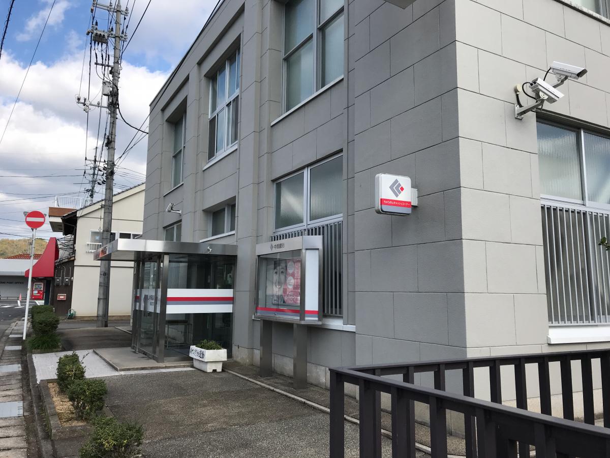 【岡山市北区建部町福渡のアパートの銀行】