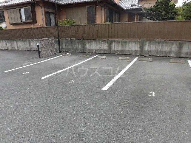 【リンピア愛野の駐車場】