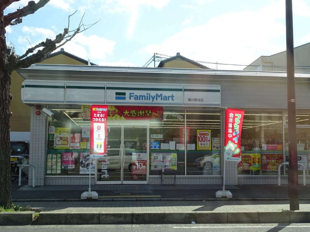 コンビニ　ファミリーマート 堀川御池店（コンビニ）まで147m