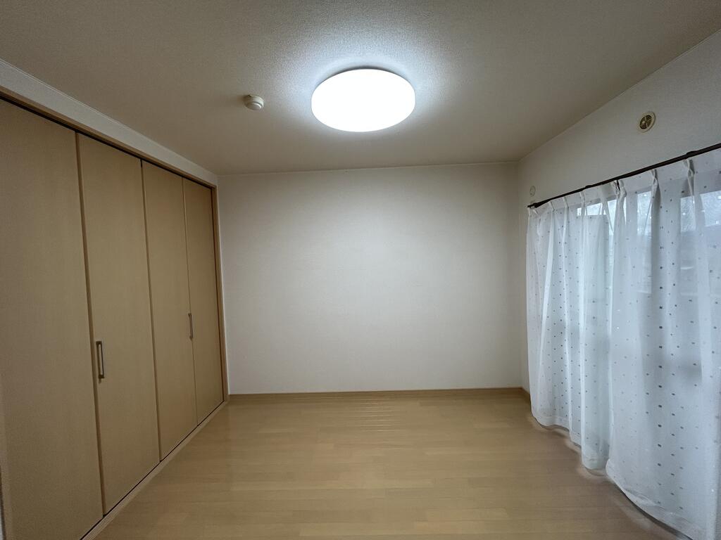 その他部屋・スペース　北側洋室5.9帖　収納付きです