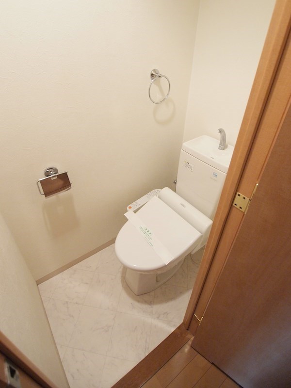 トイレ　ウォシュレット付きのトイレです。