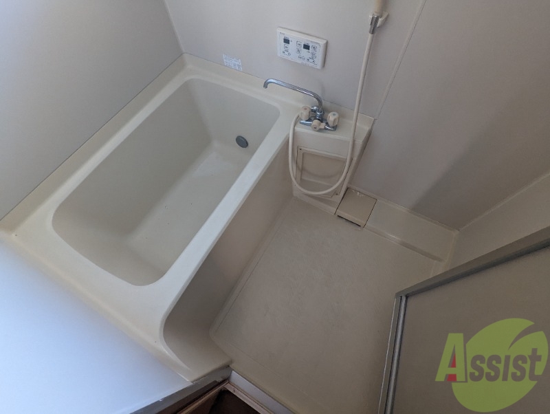 バス・シャワールーム　お風呂は追い焚きもあってゆっくり浸かれそうです。。