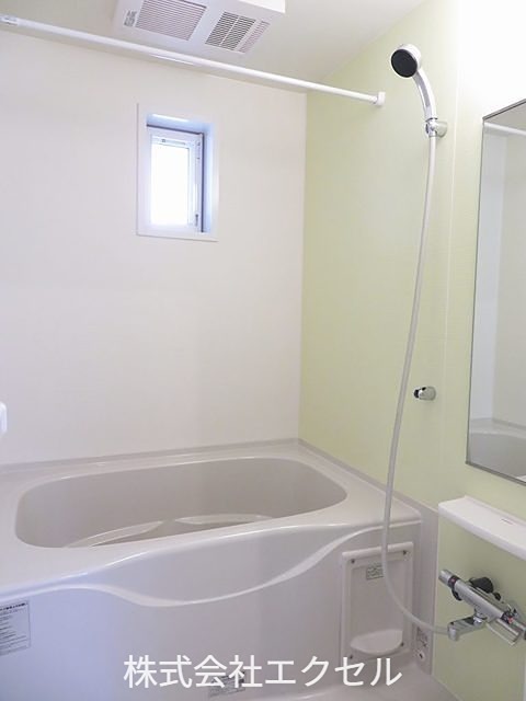 バス・シャワールーム　浴室乾燥、追い焚き機能付きのお風呂です。