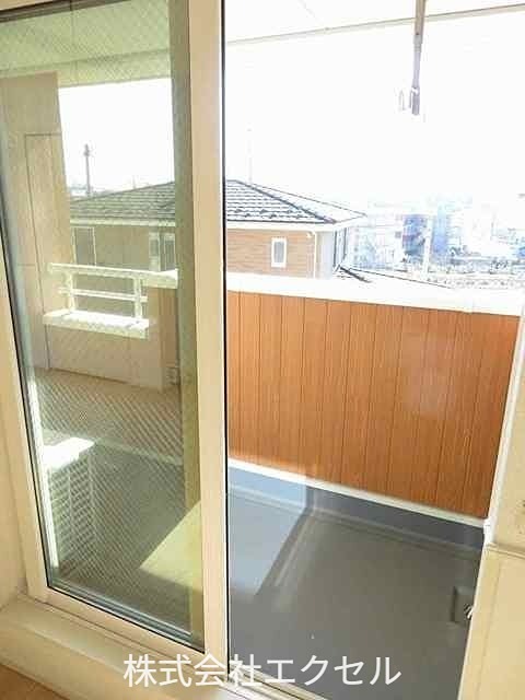バルコニー　南向きで陽当たり良好です。