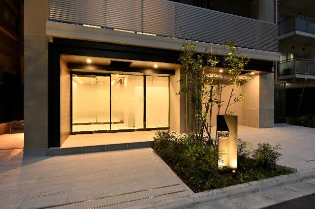 エントランス　落ち着いたエントランスです