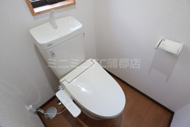 トイレ　温水洗浄便座付き