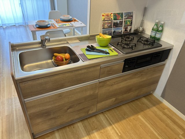 キッチン　モデルルームの為実際には家具家電は付きません