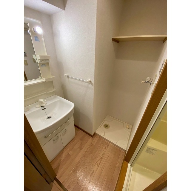 洗面設備　※写真は他号室を含む為現状優先とさせて頂きます