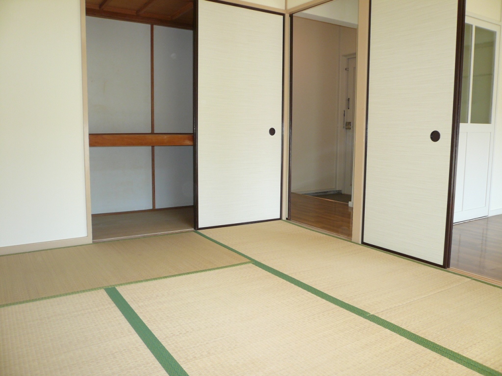 その他設備　和室6畳押入　写真は同タイプ・別住戸です。