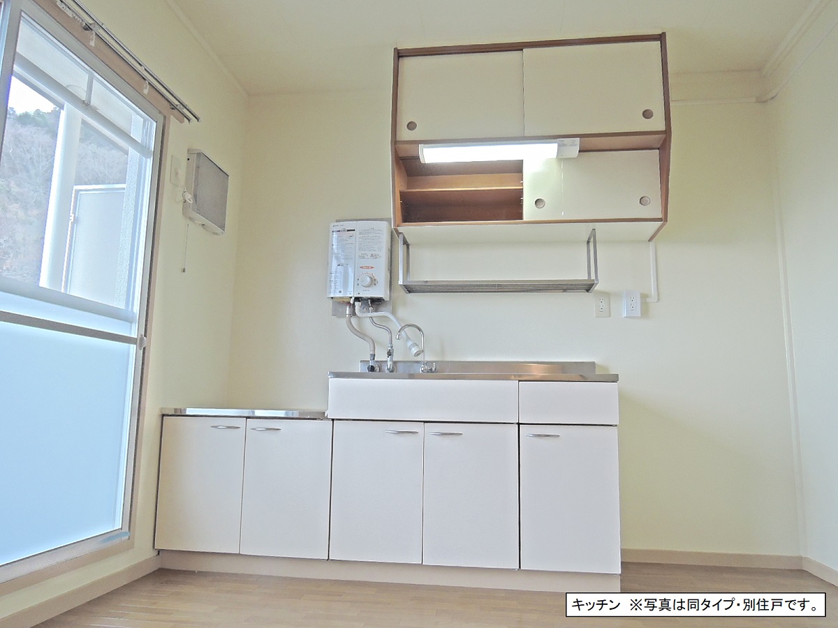 キッチン　オープンキッチン（ガスコンロ無）写真は同タイプ・別住戸です。