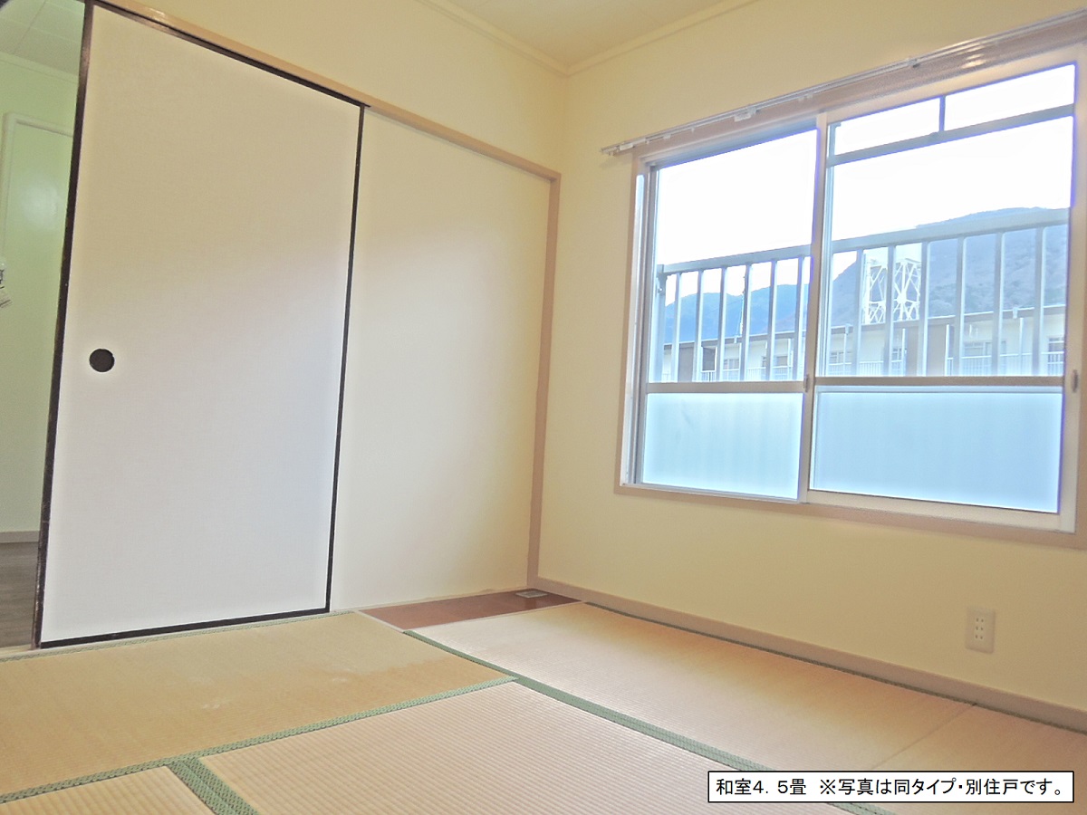 その他部屋・スペース　和室4.5畳（押入あり）写真は同タイプ・別住戸です。