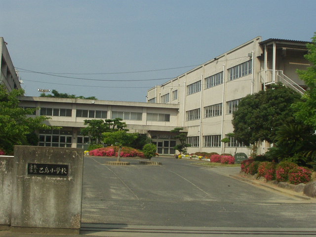 小学校　倉敷市立乙島小学校（小学校）まで682m