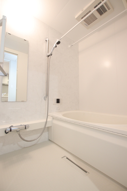 バス・シャワールーム　★浴室乾燥機付きの便利なバスルーム★