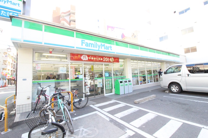 コンビニ　ファミリーマート栄五丁目店（コンビニ）まで180m