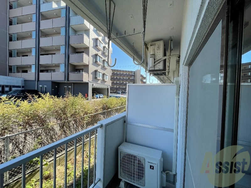 バルコニー　バルコニーは幅が広く洗濯物も干しやすそうです。