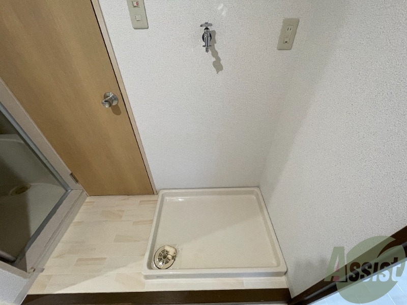 その他設備　洗濯パンが設置されており洗濯機も問題なく設置出来そうですね。