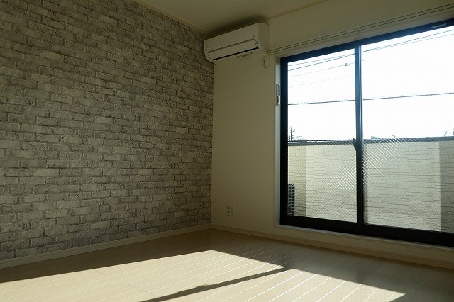 居室・リビング　別号室の参考写真になります。