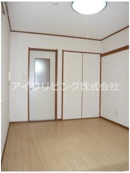 居室・リビング　【メゾンKN】