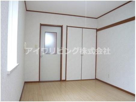 居室・リビング　【メゾンKN】