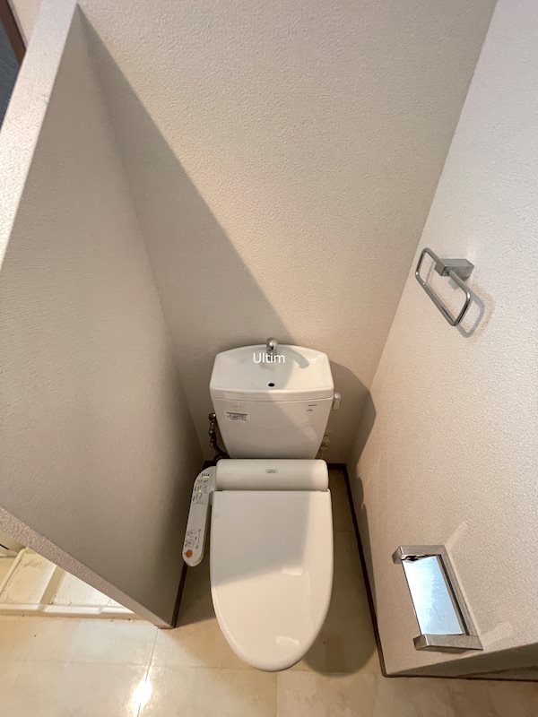 トイレ　違うお部屋の写真です。ご参考までに