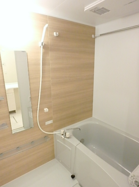 バス・シャワールーム　追焚＆浴室乾燥機付♪