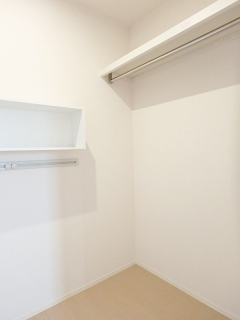 収納　ウォークインクローゼット内