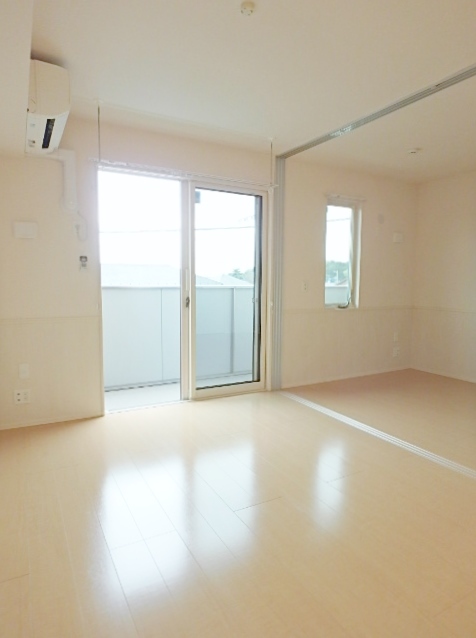 居室・リビング　エアコン・室内物干付♪