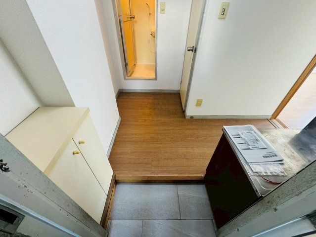 玄関　同建物別部屋 現況優先