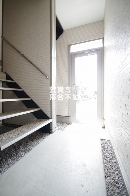 エントランス　オートロック付きで安心♪