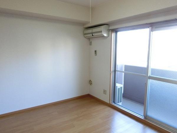 居室・リビング　広々とした洋室！