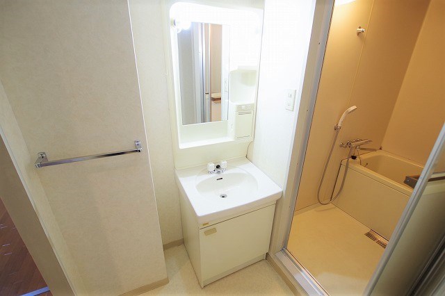 洗面設備　※別号室の写真となります。