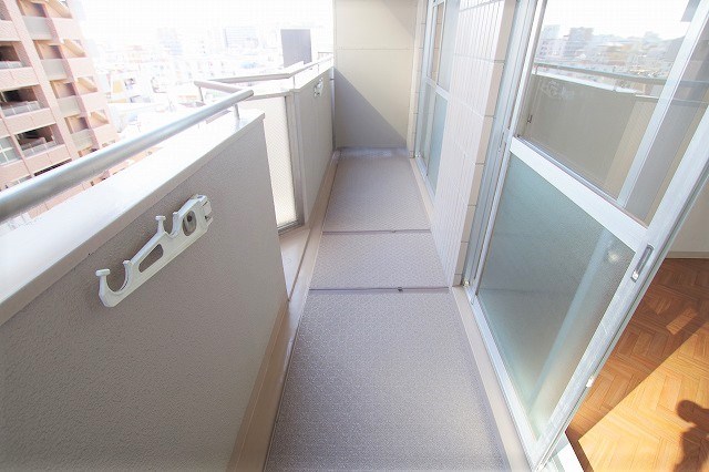 バルコニー　※別号室の写真となります。