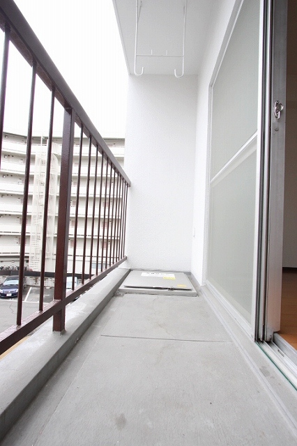 バルコニー　同物件別号室