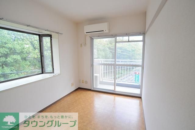 居室・リビング　※別部屋参考写真です