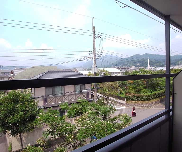 眺望　バルコニーからの景色です。（３階のお部屋の風景です。）