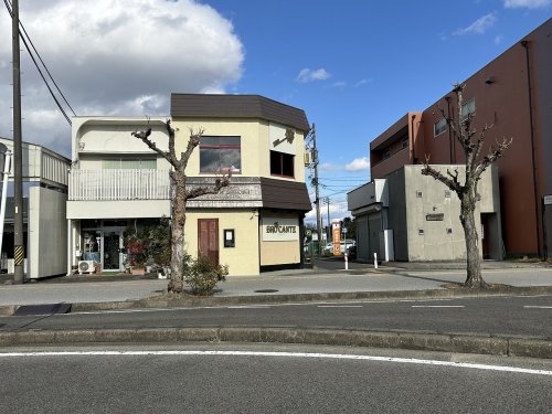 飲食店　lounge BROCAKTE(ラウンジ ブロカント)（飲食店）まで85m