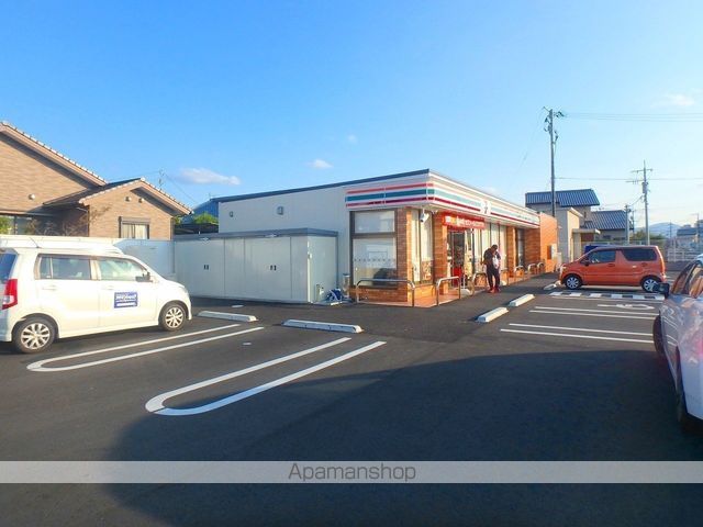 コンビニ　セブンイレブン（コンビニ）まで357m