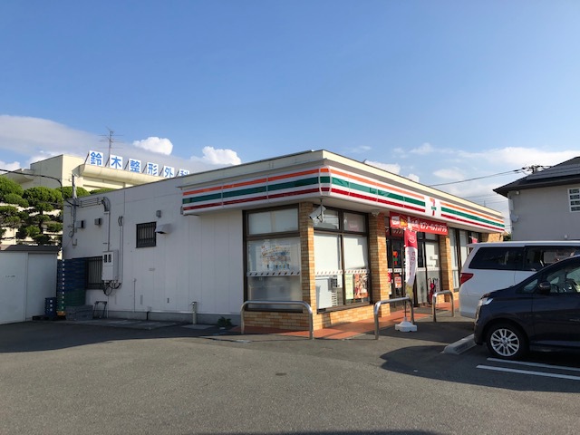 コンビニ　セブンイレブン（コンビニ）まで101m