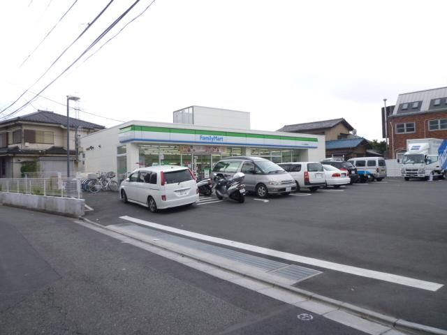 コンビニ　ファミリーマート（コンビニ）まで200m