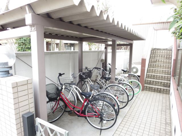 エントランス　駐輪スペース