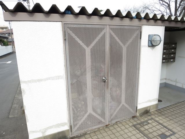 その他共有部分　敷地内にゴミ箱あり