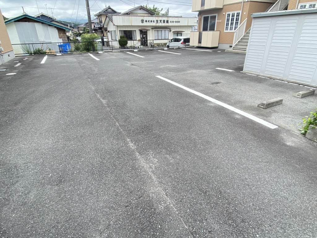駐車場　駐車場