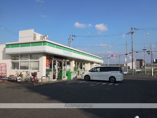 コンビニ　ファミリーマート（コンビニ）まで390m