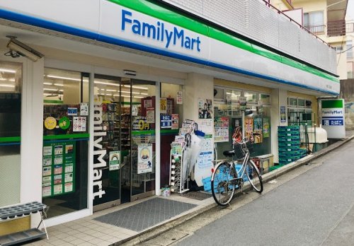 コンビニ　ファミリーマート 笹塚三丁目北店（コンビニ）まで452m